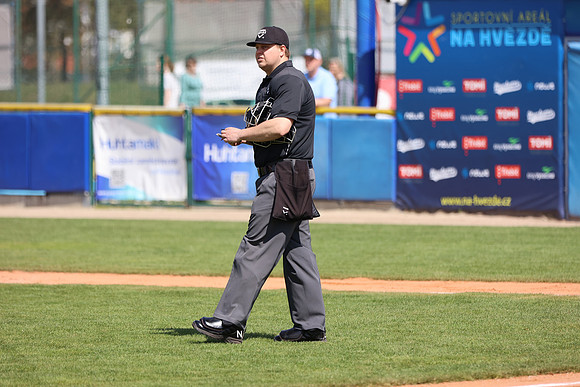 Extraliga 2026 , Robert Vávra , Sabat Praha , Třebíč Nuclears , baseball, umpire, Ondřej Beneš, Beneš